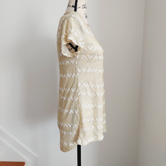 NWT LulaRoe Classic T Aztec Geometric Top Short Sleeve XS - Picture 3 of 6